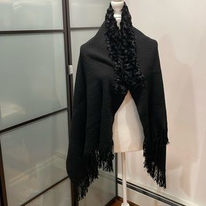 Black Shall with Faux Fur